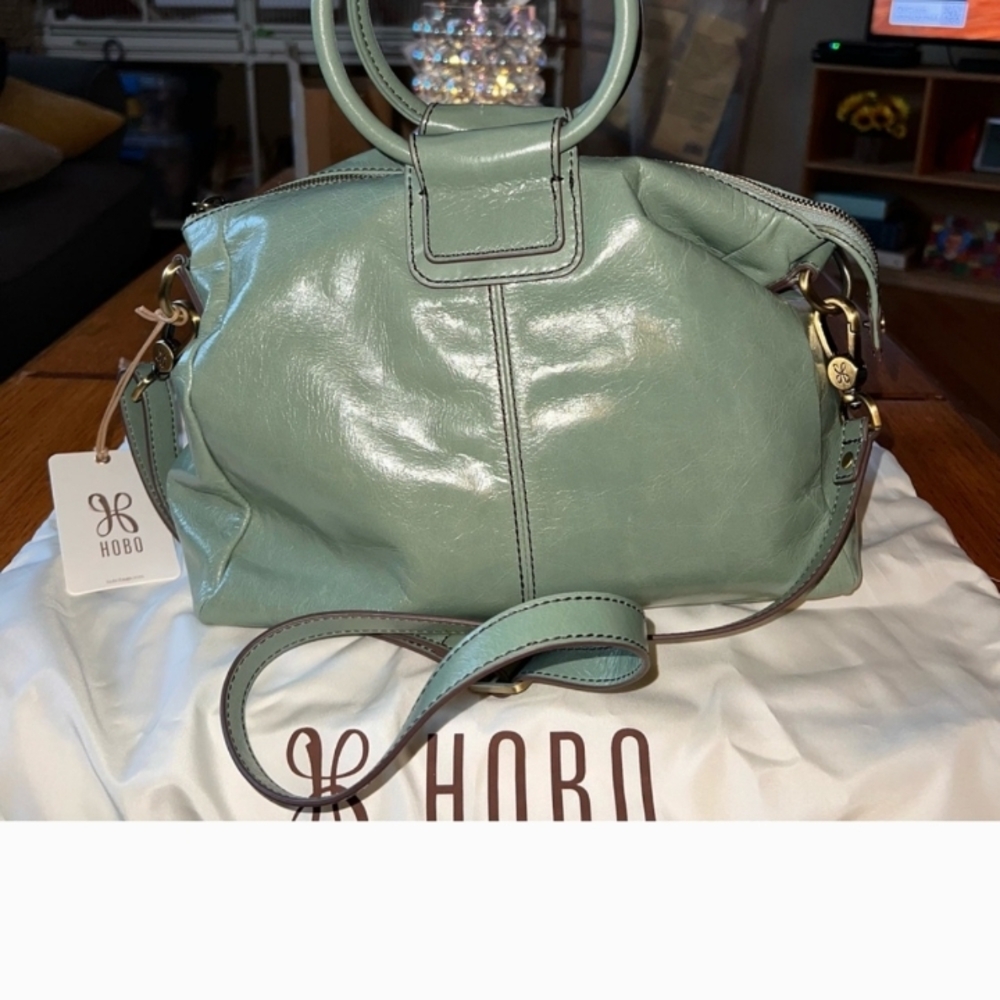 HOBO Medium Sheila Bag in Jade